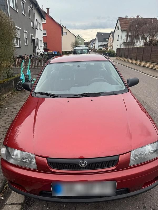 Gebraucht Mazda 323 88 PS (64 kW) 1997 Rot Kleinwagen