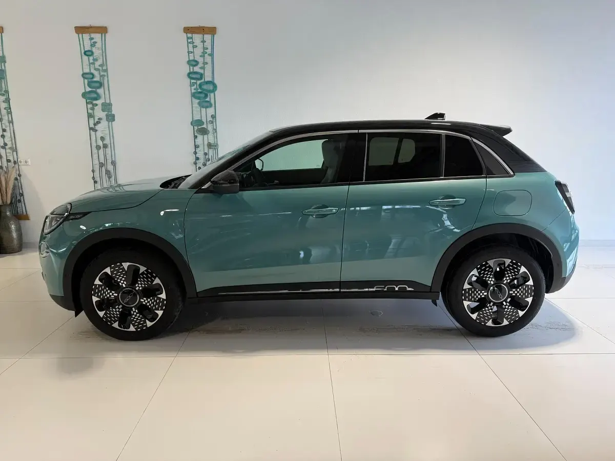Neu Fiat 600 La Prima 145 PS (106 kW) 2026 960 acqua blau bicolore SUV