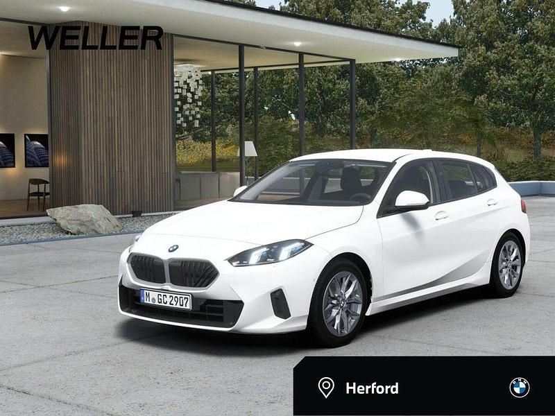 Alpinweiss iii (weiß) Gebraucht 2024 BMW 118 Shadowline Kleinwagen | 29.650 € (Fairer Preis) - Bild 1/4