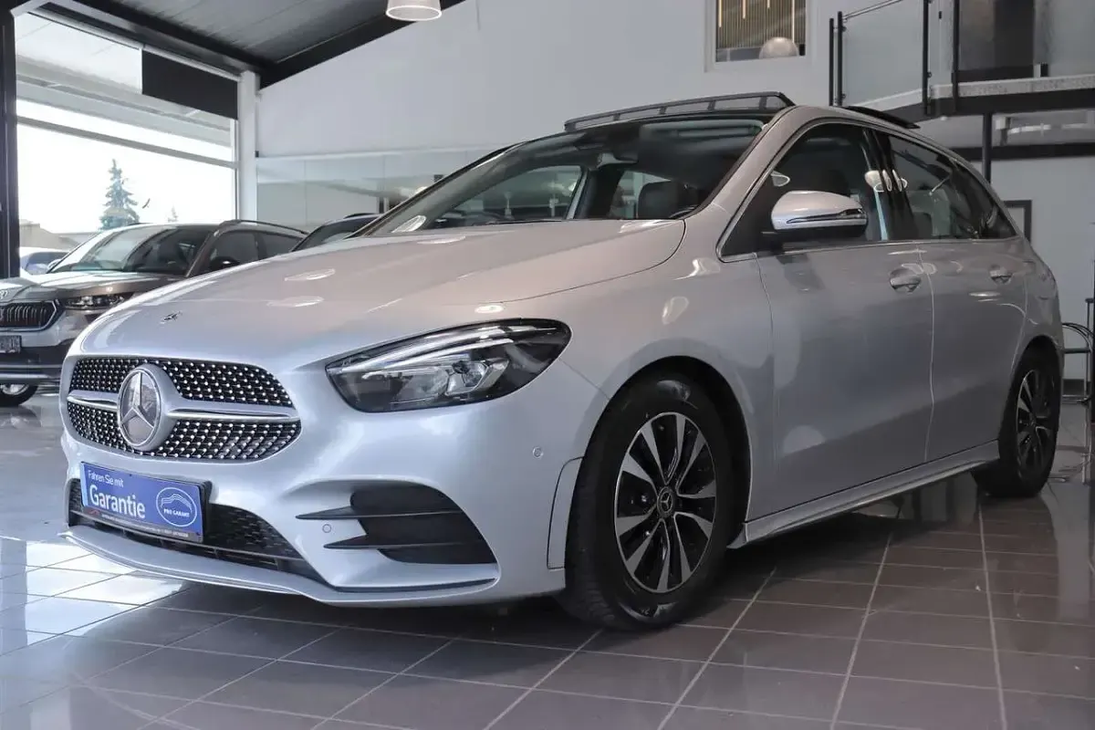 Gebraucht Mercedes B180 AMG line 116 PS (85 kW) 2022 Iridiumsilber  metalliclack Kleinwagen