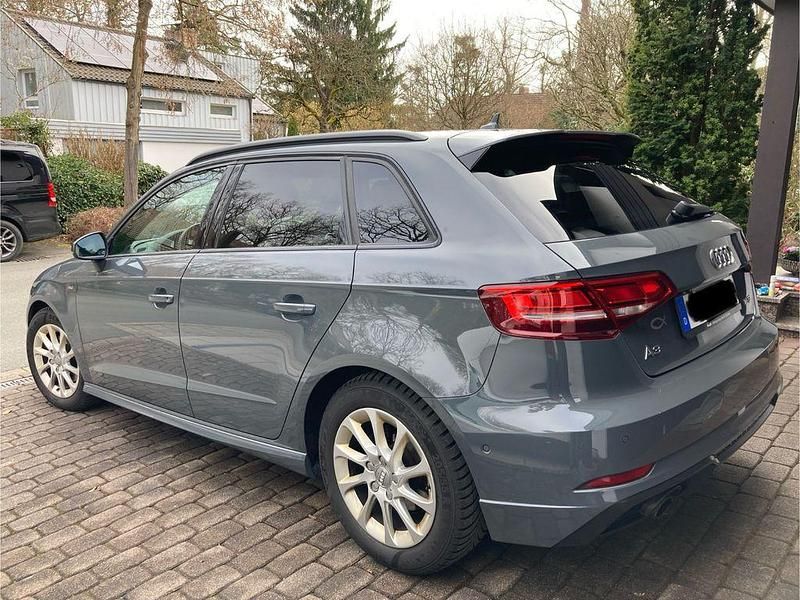 Gebraucht Audi A3 Sport 116 PS (85 kW) 2017 Grau Limousine