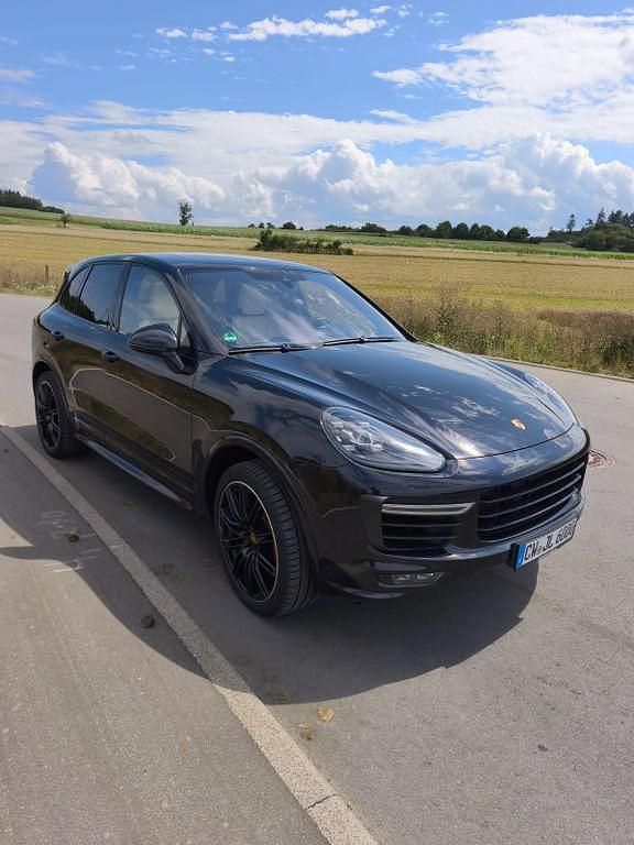 Schwarz Gebraucht 2017 Porsche Cayenne Turbo SUV | 62.999 € - Bild 1/4