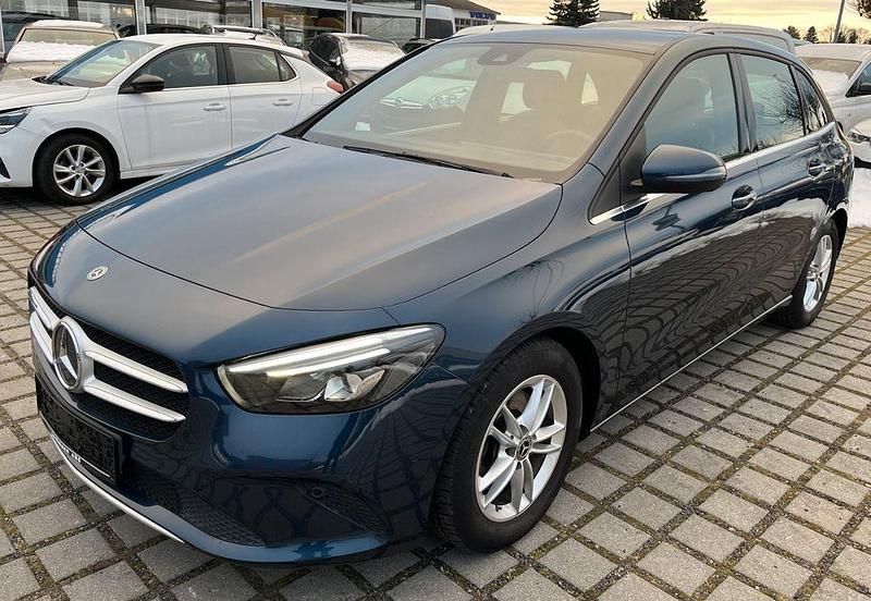 Gebraucht Mercedes B200 Style 163 PS (119 kW) 2019 Blau Van / Kleinbus