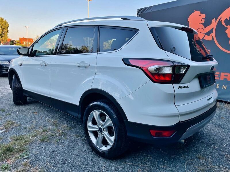 Gebraucht Ford Kuga 150 PS (110 kW) 2018 Weiß SUV