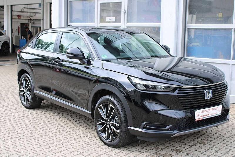 Crystal black p. Gebraucht 2023 Honda HR-V Elegance SUV | 28.900 € (Fairer Preis) - Bild 1/4