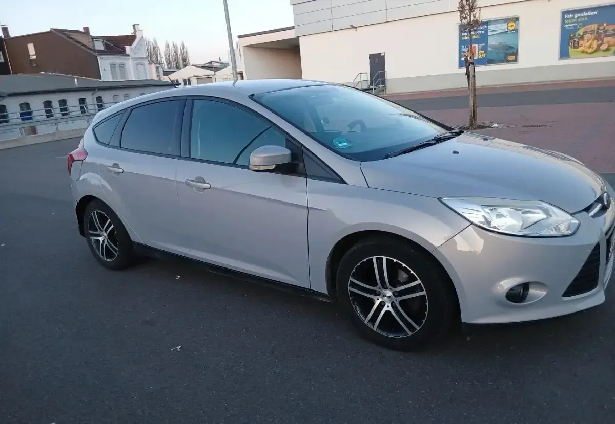 Gebraucht Ford Focus 2011 Grau Limousine