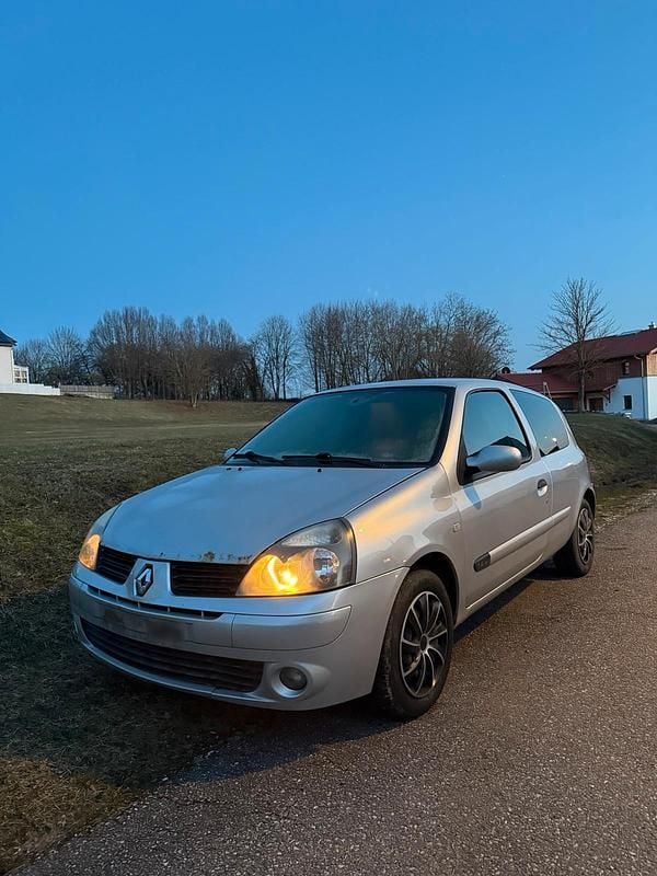 Gebraucht Renault Clio II 98 PS (72 kW) 2005 Grau Kleinwagen