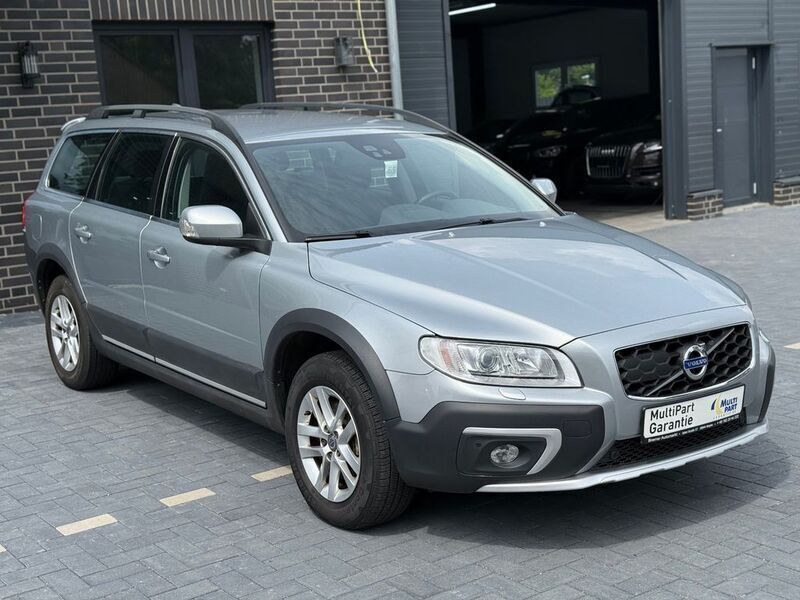 Silber Gebraucht 2015 Volvo XC70 Kinetic SUV | 15.990 € (Fairer Preis) - Bild 1/4