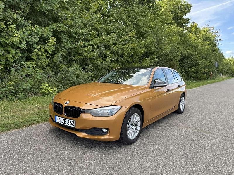 Schwarz Gebraucht 2013 BMW 318 Kombi | 7.850 € (Teuer) - Bild 1/4