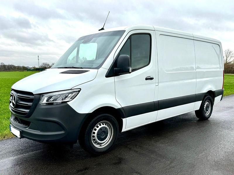 Weiß Gebraucht 2021 Mercedes Sprinter Van | 34.680 € (Fairer Preis) - Bild 1/4