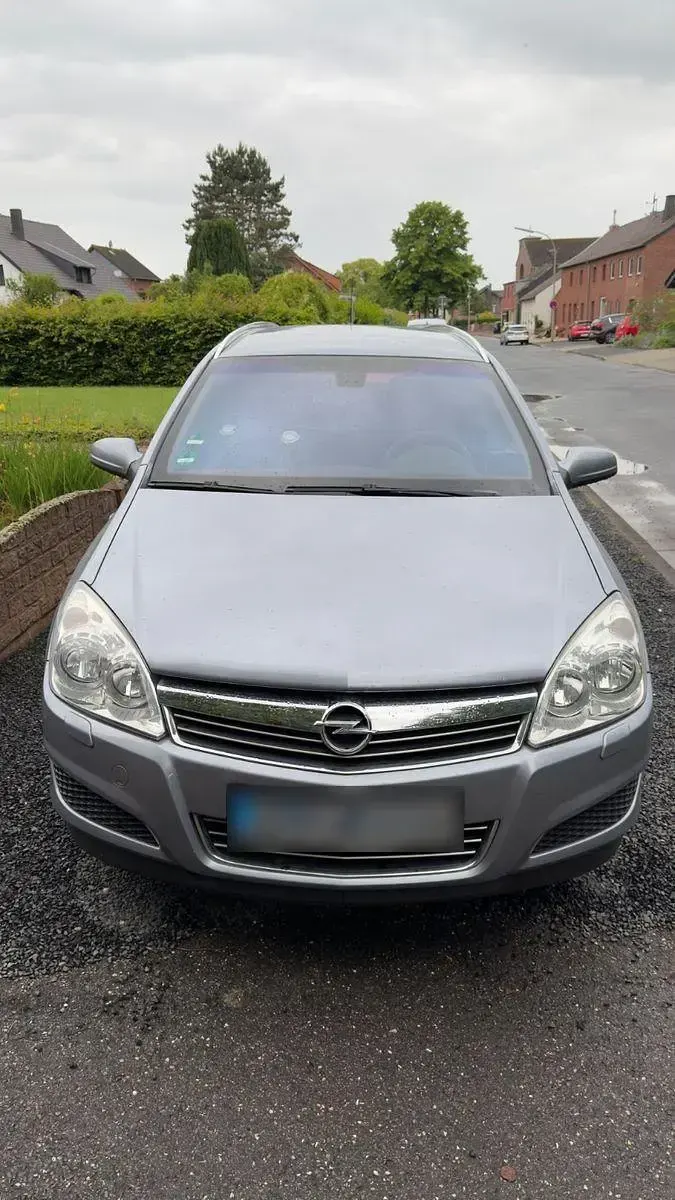 Gebraucht Opel Astra 140 PS (102 kW) 2007 Grau Limousine