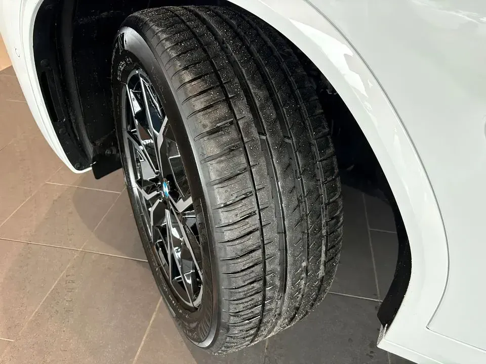Gebraucht BMW X4 M Sport 245 PS (180 kW) 2025 Weiß SUV