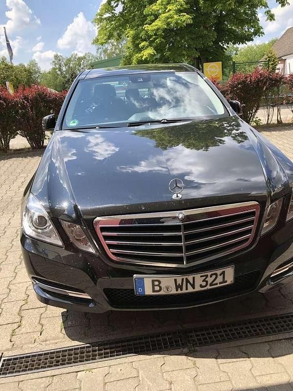 Gebraucht Mercedes E250 Avantgarde 204 PS (150 kW) 2013 Schwarz Limousine