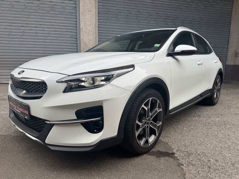 Weiß Gebraucht 2021 Kia XCeed Spirit SUV | 19.995 € (Fairer Preis) - Bild 1/4