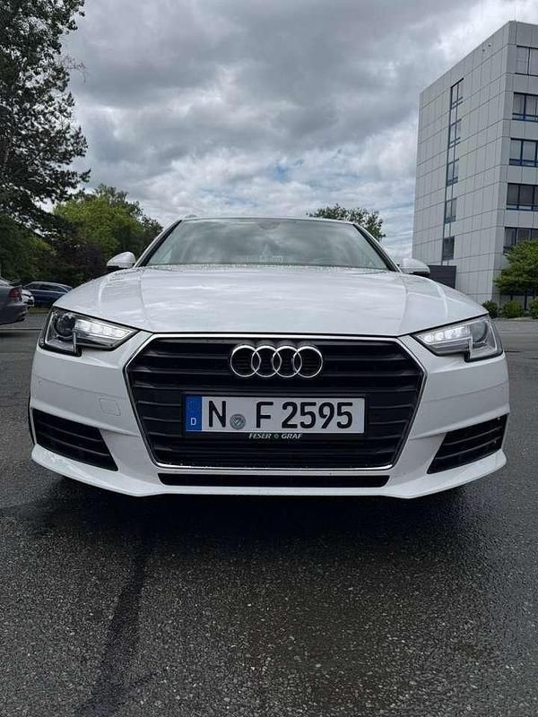 Weiß Gebraucht 2017 Audi A4 Basis Kombi | 17.600 € (Fairer Preis) - Bild 1/4