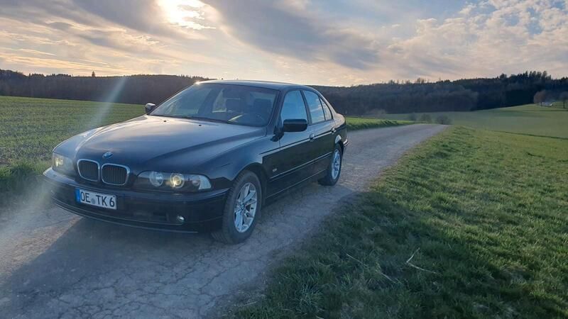 Schwarz Gebraucht 2000 BMW 520 Limousine | 3.990 € - Bild 1/4