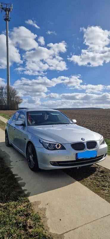 Gebraucht BMW 523 190 PS (139 kW) 2009 Silber Limousine