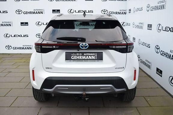 Gebraucht Toyota Yaris Hybrid Advance 116 PS (85 kW) 2022 Platinweiss metallic, dach schwarz
