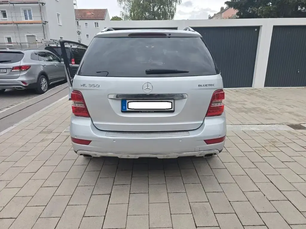 Gebraucht Mercedes ML350 211 PS (155 kW) 2010 Silber SUV