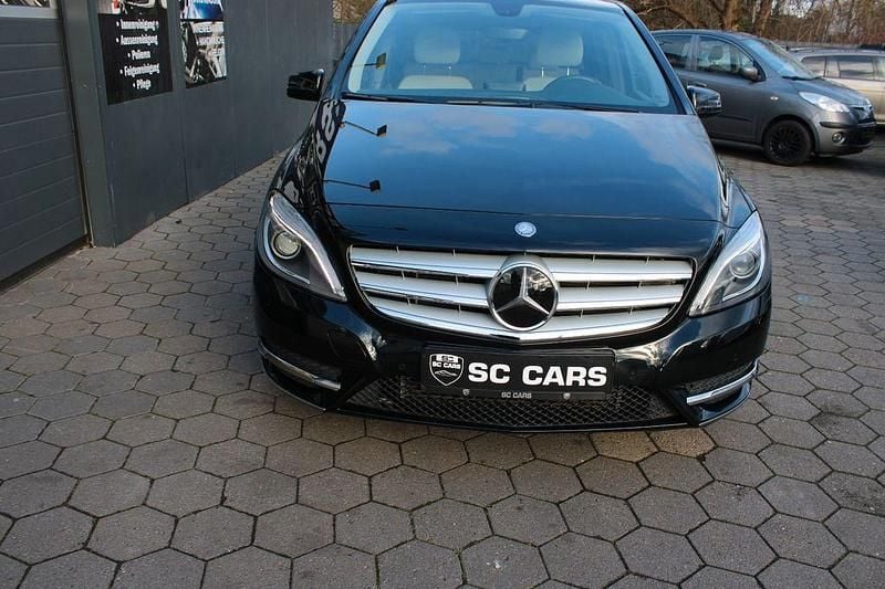 Gebraucht Mercedes B200 156 PS (114 kW) 2013 Schwarz Van / Kleinbus