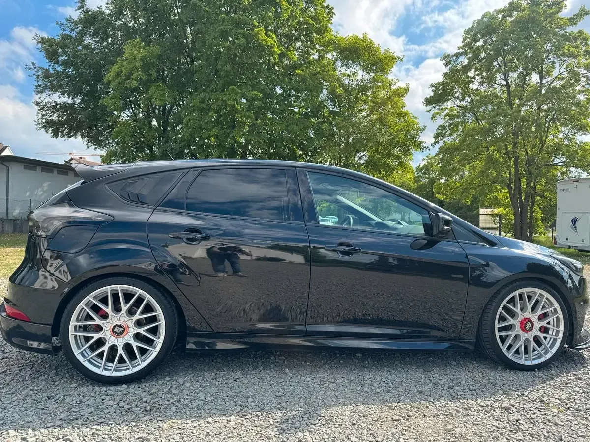 Gebraucht Ford Focus ST 250 PS (183 kW) 2015 Schwarz Limousine