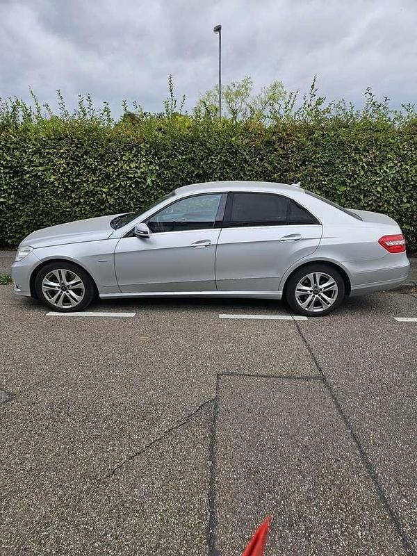 Gebraucht 2009 Mercedes E350 Limousine | 7.100 € (Etwas zu teuer) - Bild 1/4