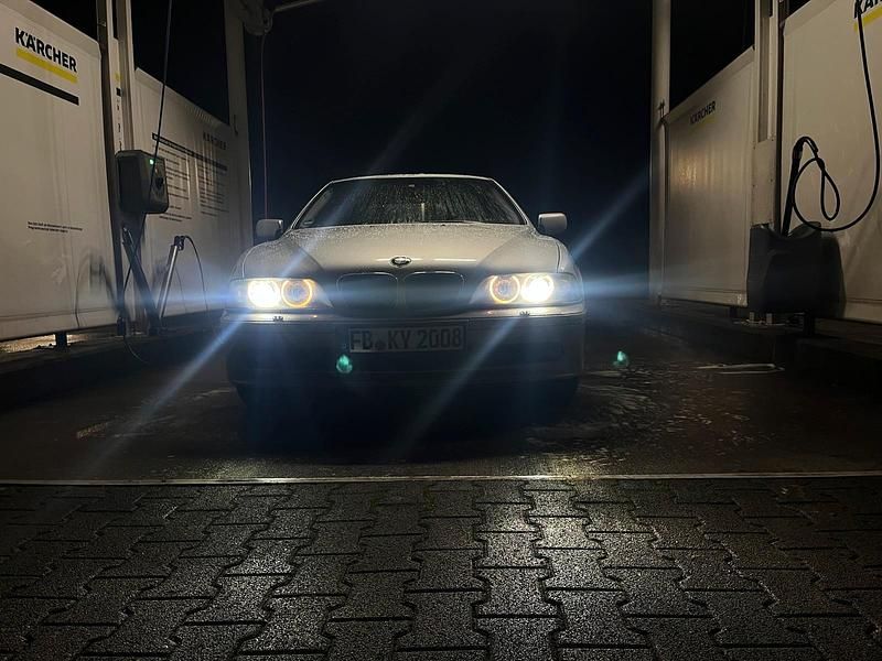 Silber Gebraucht 2002 BMW 520 Limousine | 3.200 € (Fairer Preis) - Bild 1/4