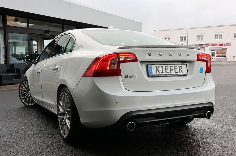 Gebraucht Volvo S60 R-Design 347 PS (255 kW) 2014 Weiß Limousine