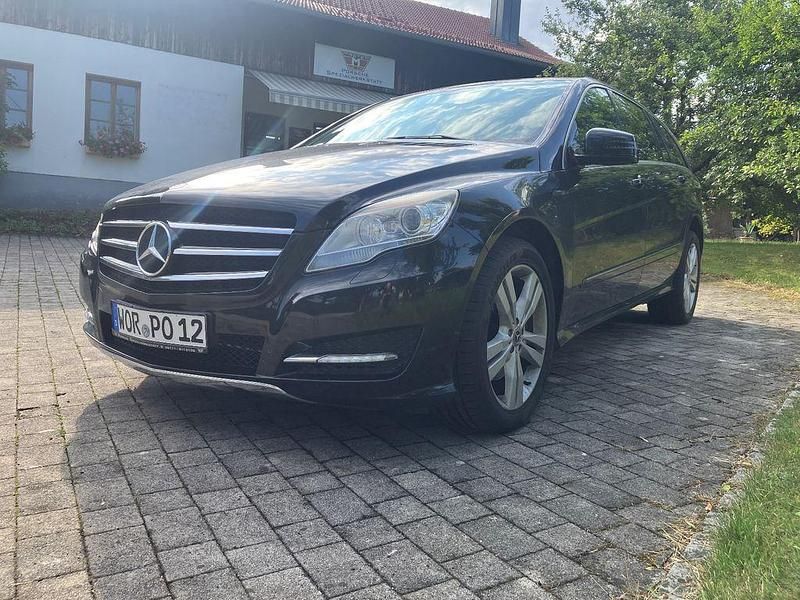 Schwarz Gebraucht 2011 Mercedes R350 Van / Kleinbus | 19.900 € - Bild 1/4