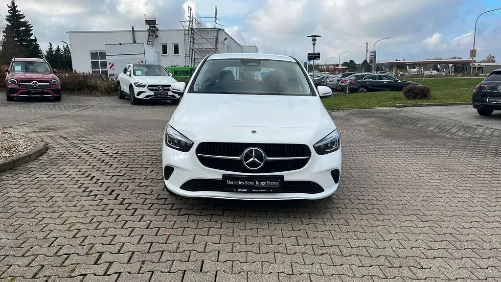 Gebraucht Mercedes B180 Advanced 136 PS (100 kW) 2024 Weiß Van / Kleinbus