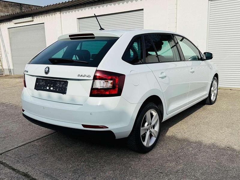 Gebraucht Skoda Rapid Clever 110 PS (80 kW) 2018 Laserweiss Kleinwagen