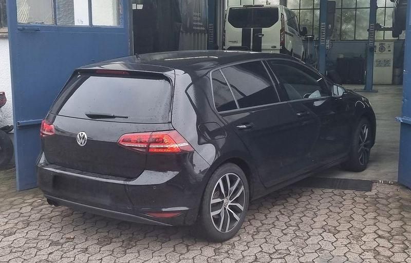 Gebraucht VW Golf Highline 150 PS (110 kW) 2016 Schwarz Limousine