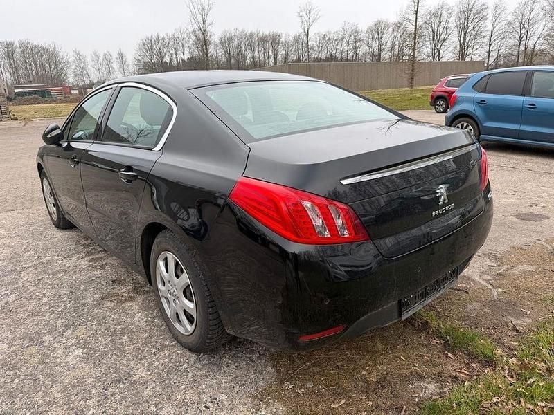 Gebraucht Peugeot 508 Active 156 PS (114 kW) 2011 Schwarz Limousine