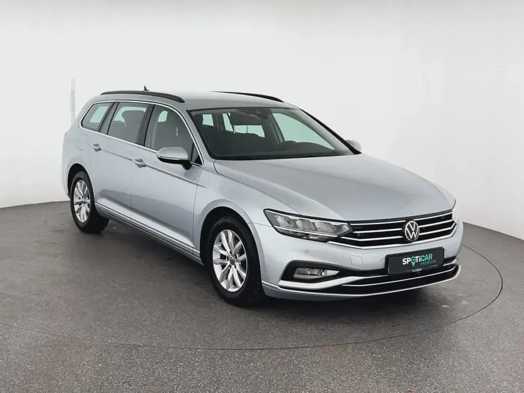 Gebraucht VW Passat Business 150 PS (110 kW) 2023 Silber (metallic) Kombi