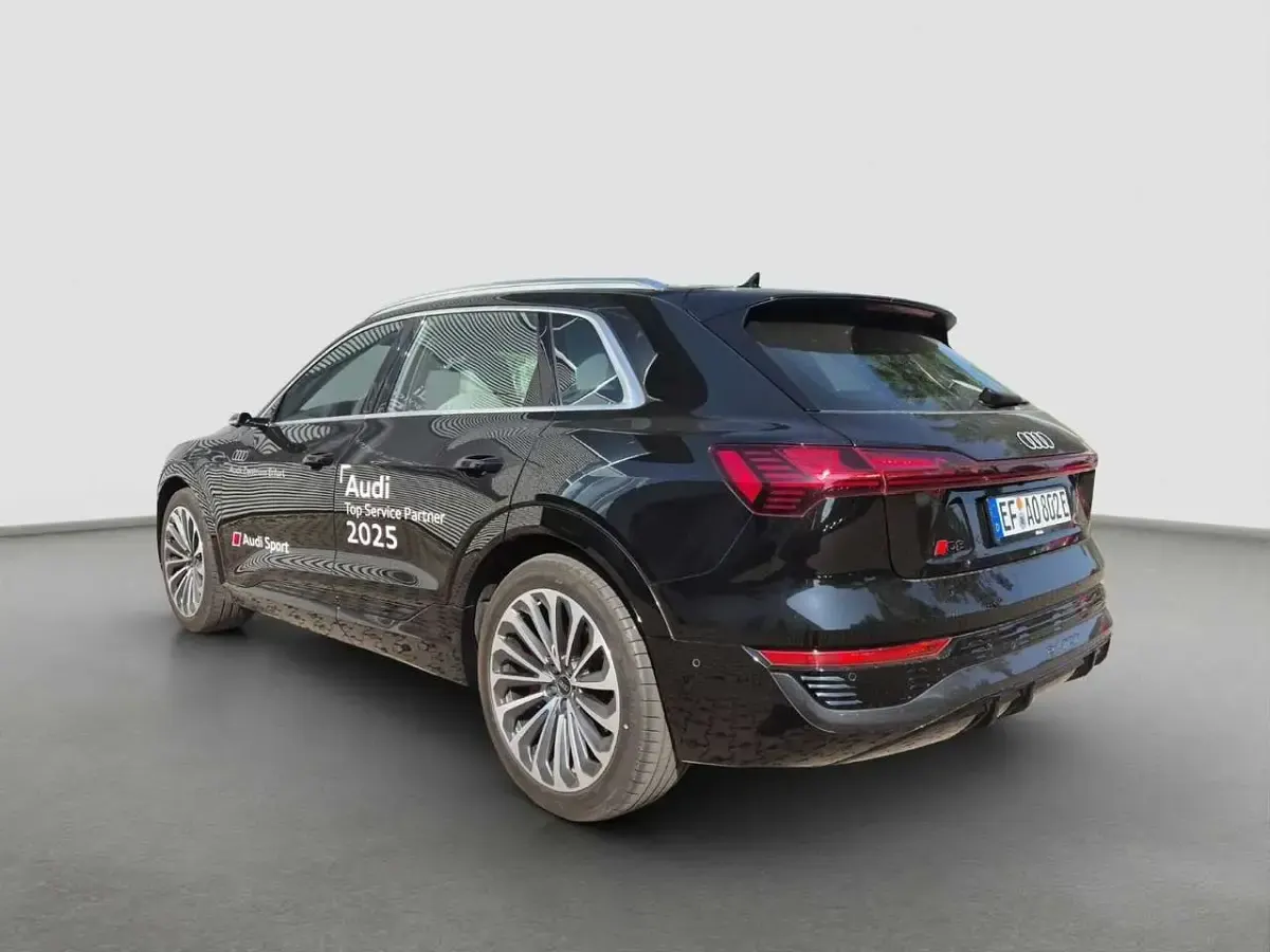 Gebraucht Audi Q8 e-tron S-Line 300 kW (408 PS) 2023 Schwarz SUV