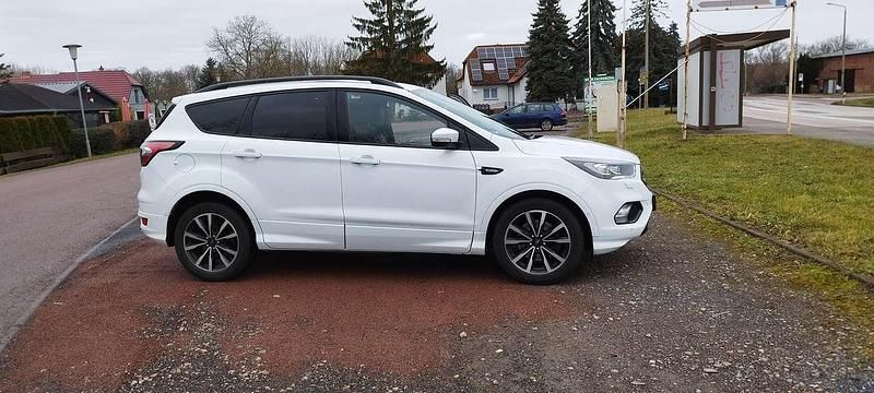 Gebraucht Ford Kuga 179 PS (131 kW) 2020 Weiß SUV