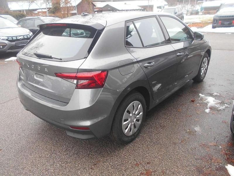 Neu Skoda Fabia Selection 80 PS (58 kW) 2025 Grau Limousine