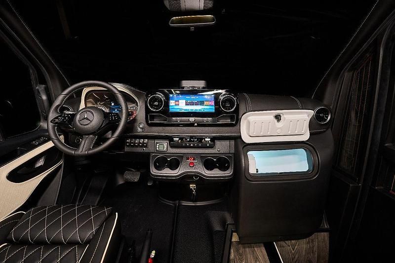 Gebraucht Mercedes Sprinter 190 PS (139 kW) 2024 Schwarz Van