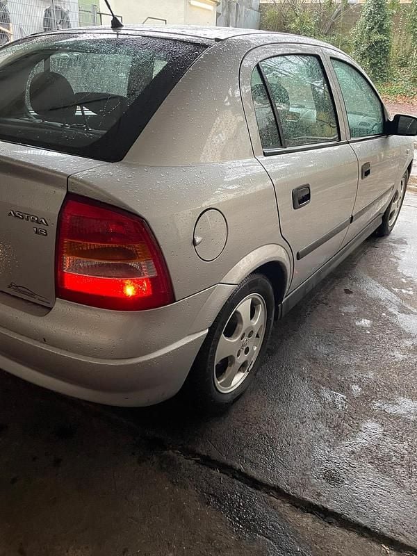 Second-hand Opel Astra 75 CP (55 kW) 1999 Argintiu Berlinǎ