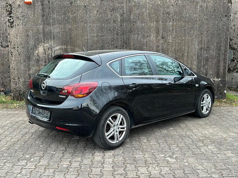 Gebraucht Opel Astra 140 PS (102 kW) 2010 Schwarz Limousine