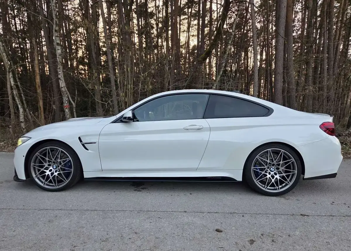 Używany BMW M4 M Performance 570 KM (419 kW) 2015 Biały Coupe