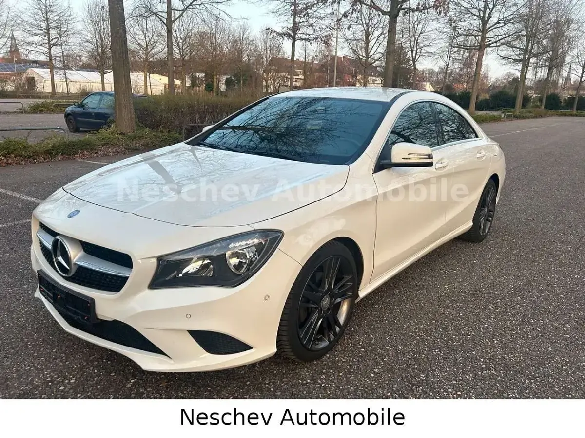 Gebraucht Mercedes CLA180 Urban 122 PS (89 kW) 2015 Weiß Limousine