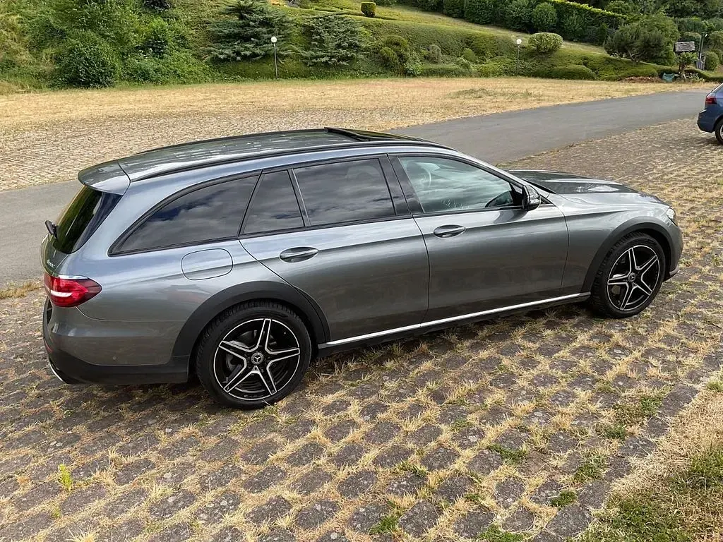 Gebraucht Mercedes E200 197 PS (144 kW) 2022 Grau Limousine
