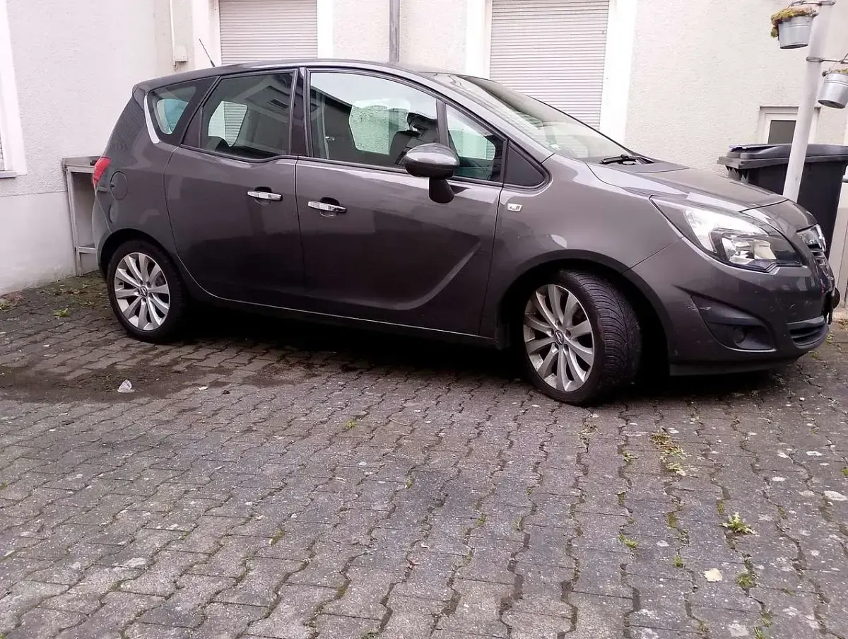 Gebraucht Opel Meriva Edition 101 PS (74 kW) 2011 Van / Kleinbus