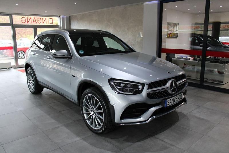 Gebraucht Mercedes GLC300e Sport 194 PS (142 kW) 2021 Hightechsilber SUV