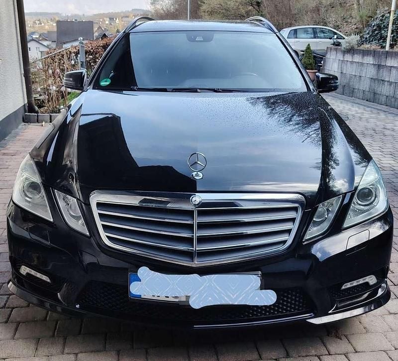 Gebraucht Mercedes E220 170 PS (125 kW) 2010 Schwarz Kombi