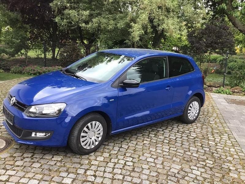 Blau Gebraucht 2013 VW Polo Trendline Kleinwagen | 4.900 € (Guter Preis) - Bild 1/4