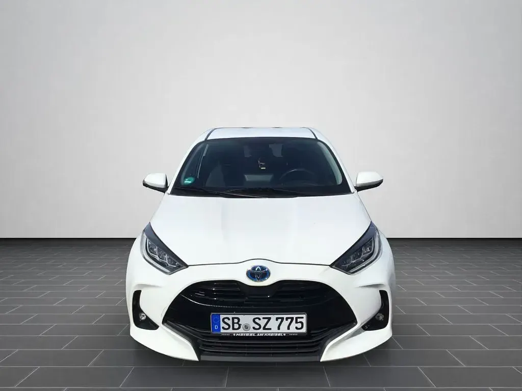 Gebraucht Toyota Yaris Hybrid 92 PS (67 kW) 2020 Weiß Limousine