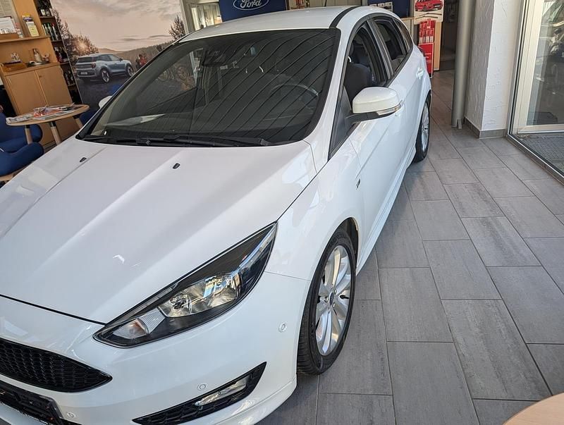 Usata Ford Focus ST-Line 140 CV (102 kW) 2018 Farbe: