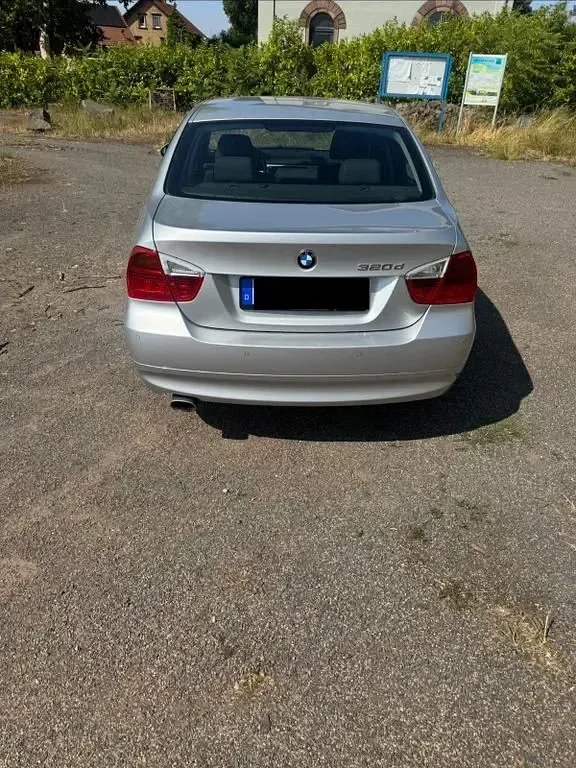 Gebraucht BMW 320 177 PS (130 kW) 2007 Silber Limousine